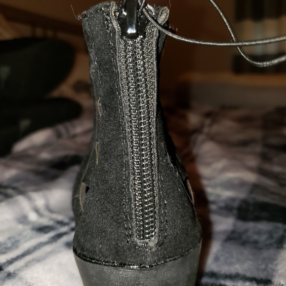 NWT Pleather boots with cutouts on the ankle - Picture 5 of 6